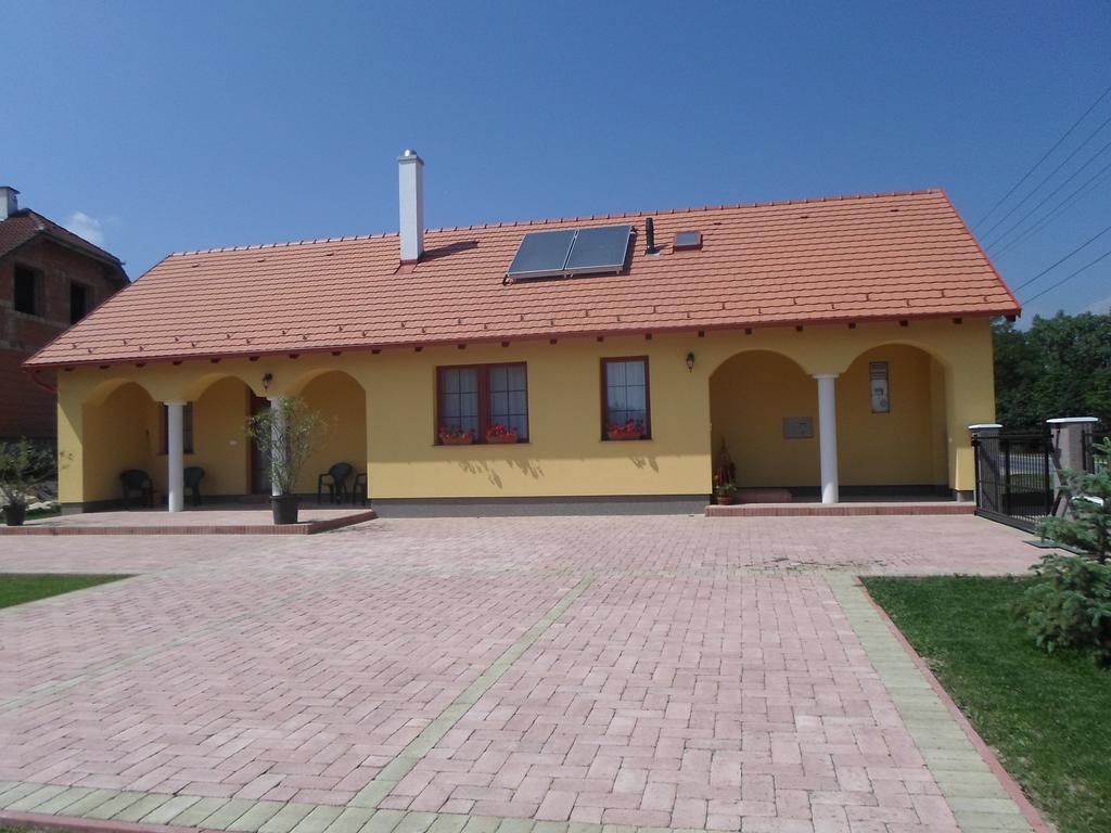 Kiserdő Vendégház Rajka Extérieur photo