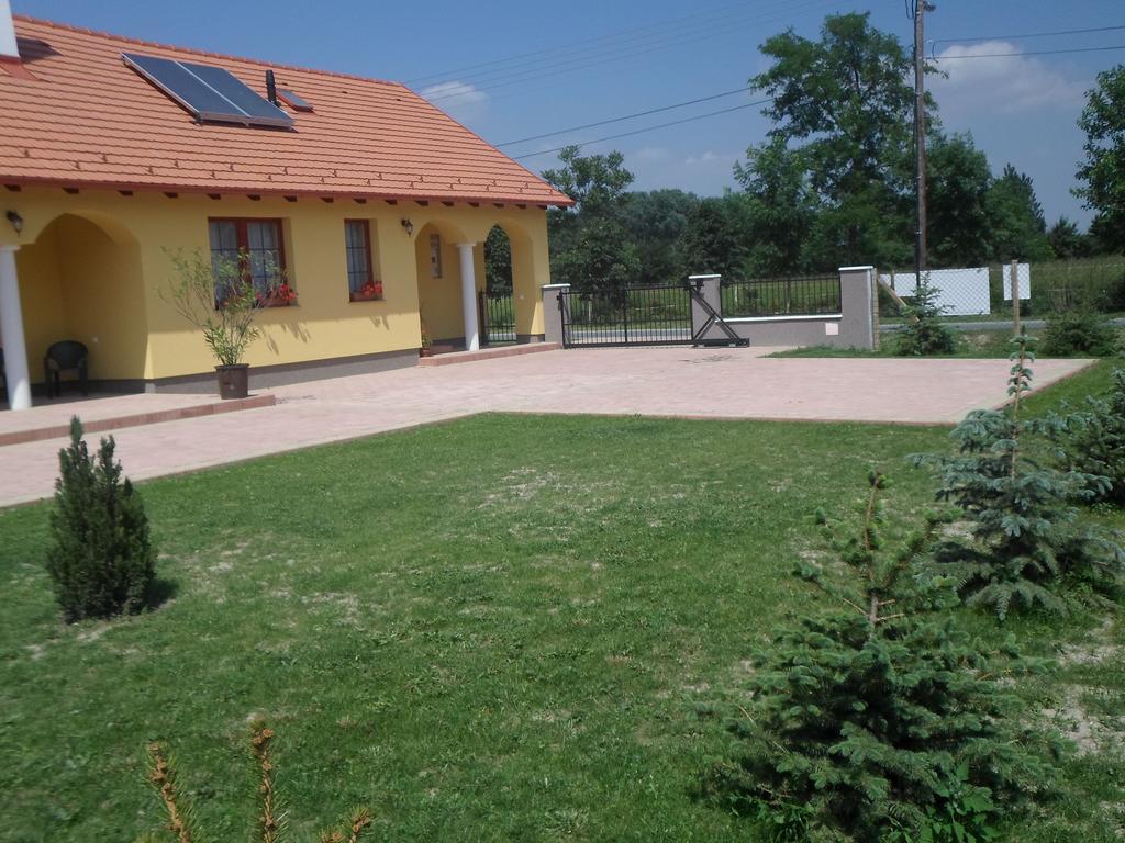 Kiserdő Vendégház Rajka Extérieur photo