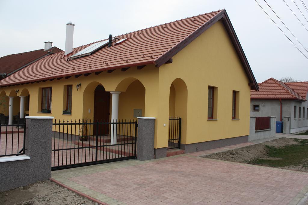 Kiserdő Vendégház Rajka Extérieur photo